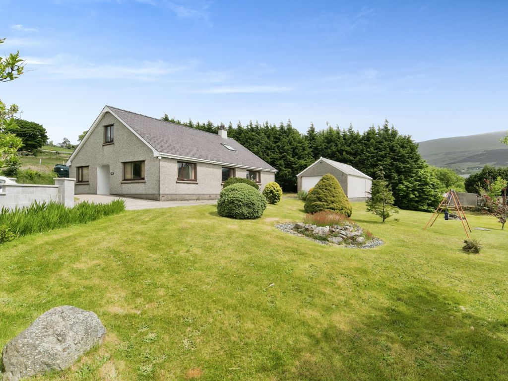 4 bed bungalow for sale in Deiniolen, Caernarfon, Gwynedd LL55, £390,000