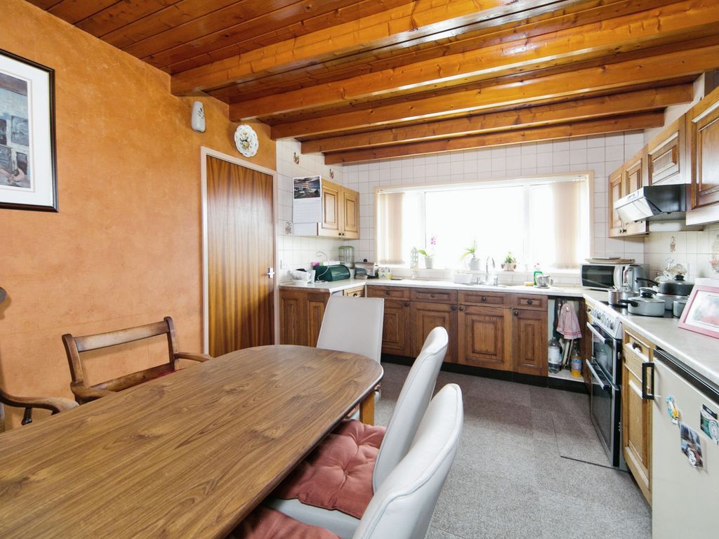 4 bed bungalow for sale in Deiniolen, Caernarfon, Gwynedd LL55, £390,000