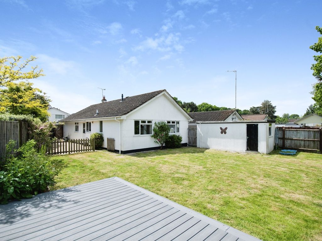 3 bed detached bungalow for sale in Bramble Close, Alderholt, Fordingbridge SP6, £400,000