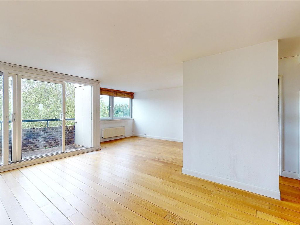 1 bed flat for sale in Augustus Close, Brentford TW8, £400,000