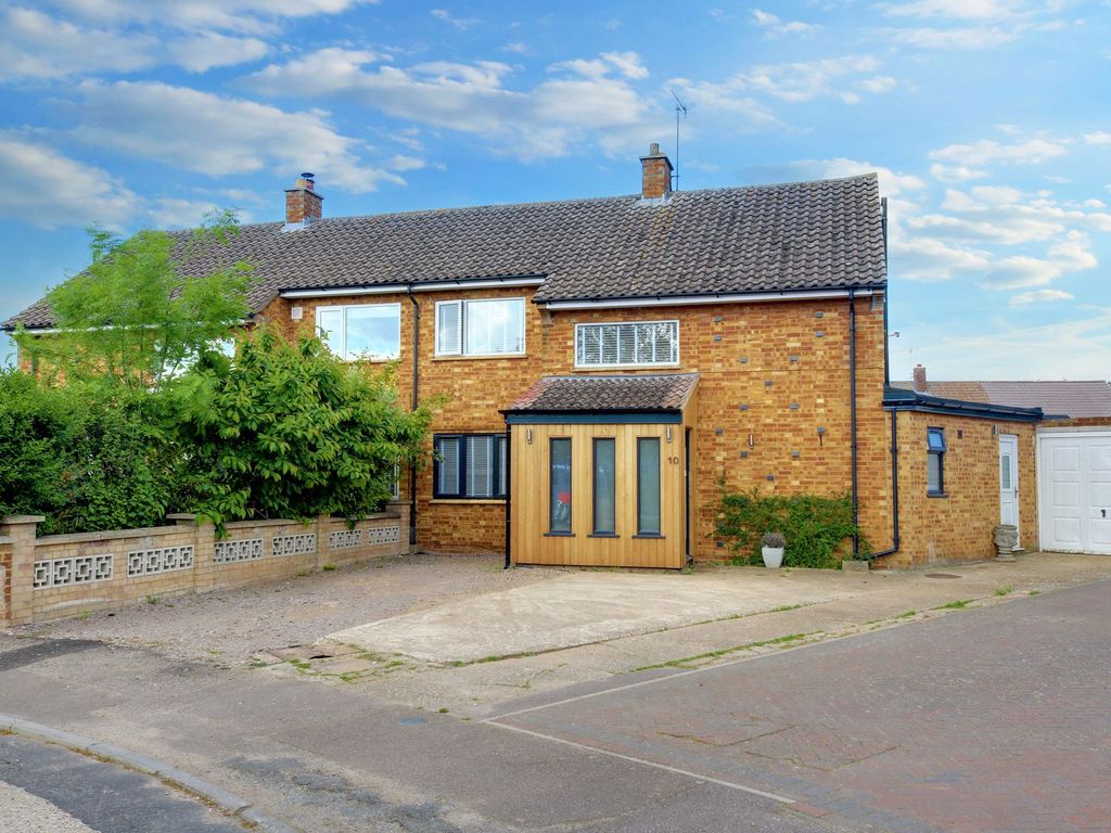 3 bed semi-detached house for sale in Hill Close, Newmarket CB8, £375,000