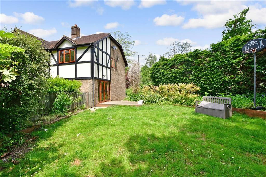 6 bed detached house for sale in Crawley Lane, Pound Hill, Crawley, West Sussex RH10, £950,000