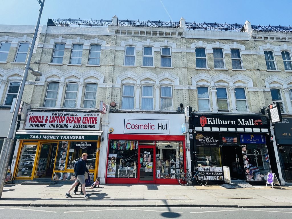 5 bed block of flats for sale in Kilburn High Road, Kilburn NW6, £850,000