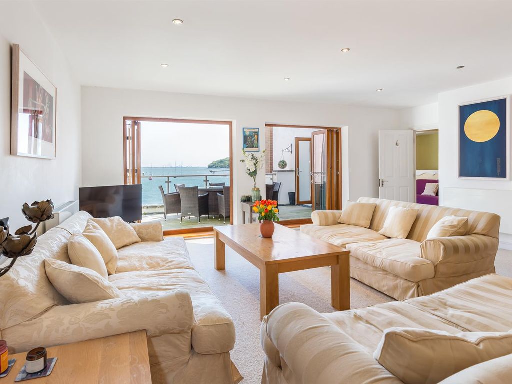 5 bed flat for sale in Panoramic Harbour Views, High Street, Cowes PO31, £995,000