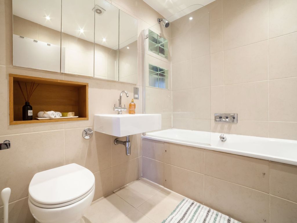 1 bed flat to rent in Rosary Gardens, London SW7, £2,817 pcm
