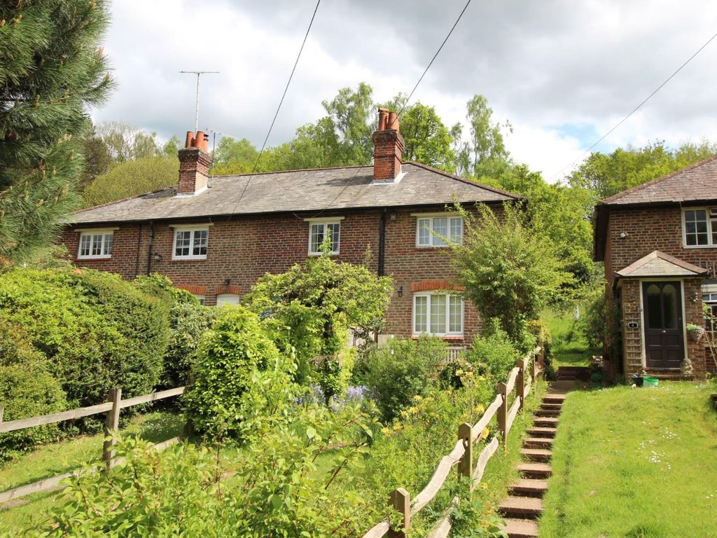 2 bed end terrace house for sale in Blackheath Lane, Blackheath, Guildford GU4, £465,000