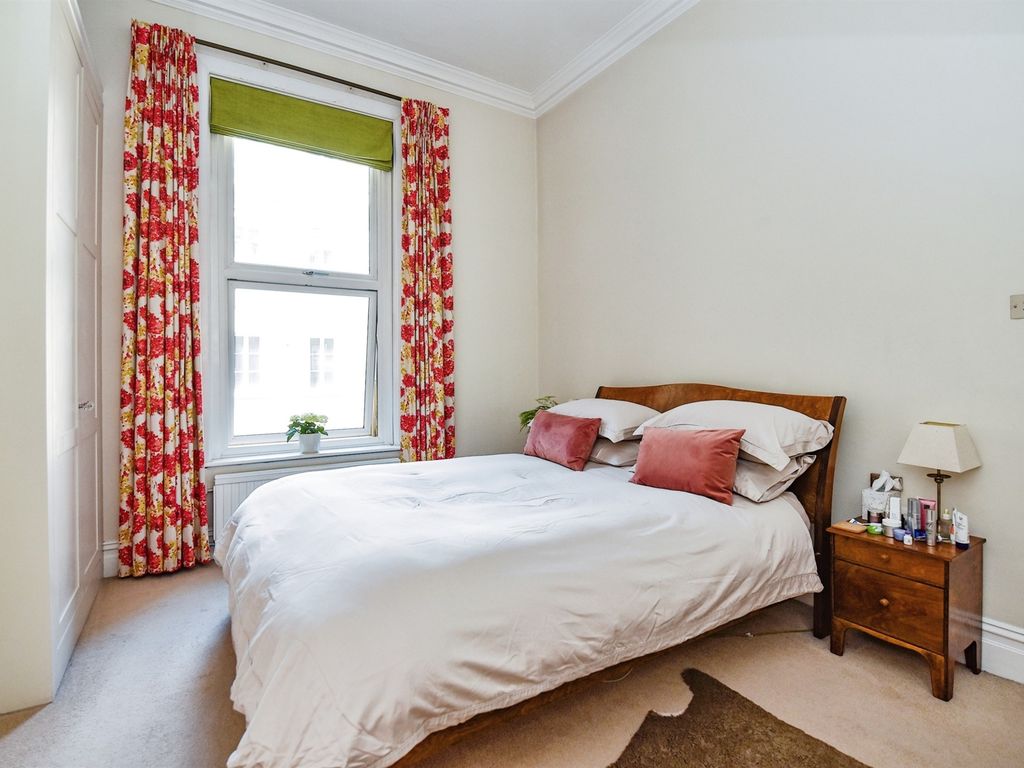 2 bed flat for sale in Manvers Street, Bath BA1, £450,000