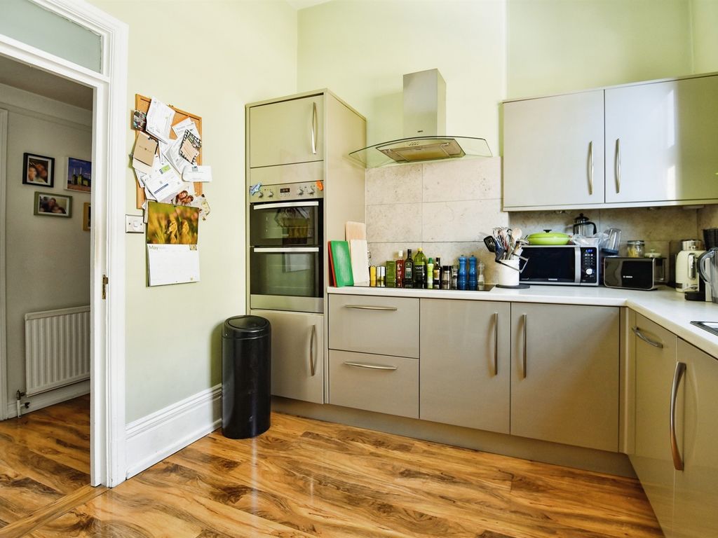 2 bed flat for sale in Manvers Street, Bath BA1, £450,000