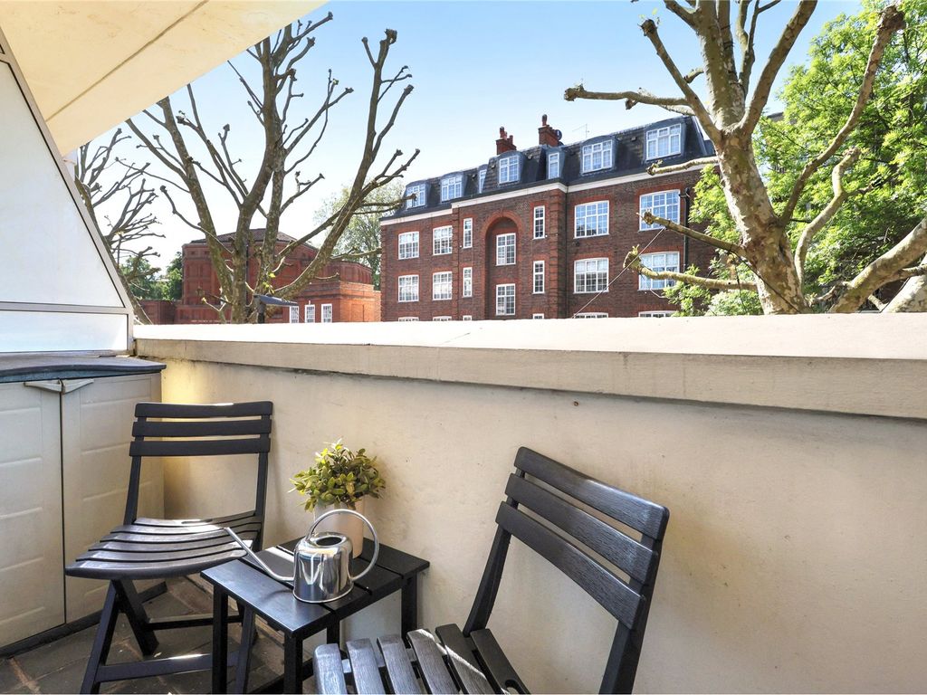 3 bed flat for sale in Sheen Road, Richmond TW9, £575,000