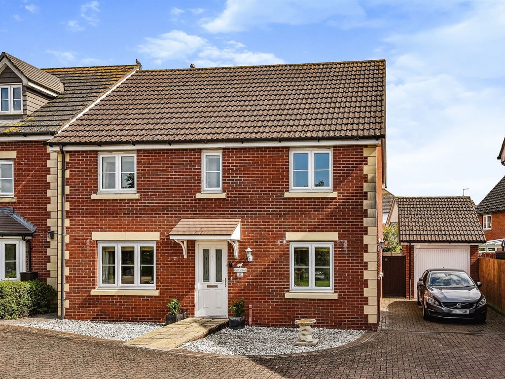 4 bed detached house for sale in White Horse Way, Devizes SN10, £425,000