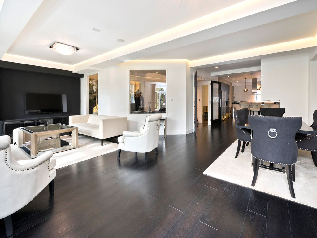 3 bed flat for sale in Queen's Gate, London SW7, £2,900,000