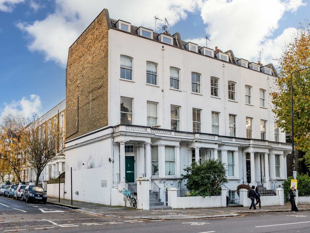 2 bed flat for sale in Ladbroke Grove, London W10, £600,000
