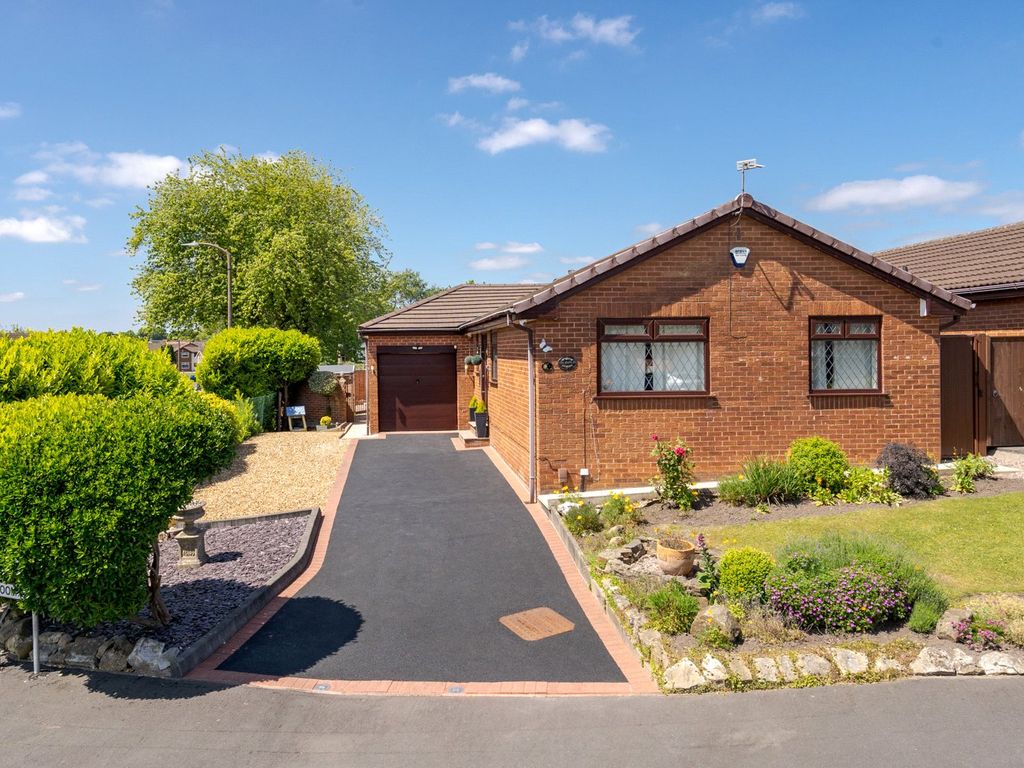 3 bed bungalow for sale in Broom Way, Westhoughton, Bolton BL5, £350,000