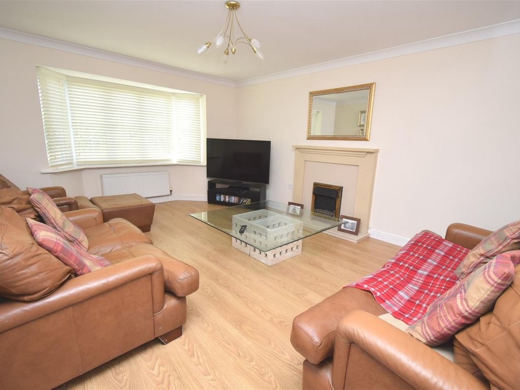 4 bed detached house for sale in Cherwell Road, Westhoughton, Bolton BL5, £399,950