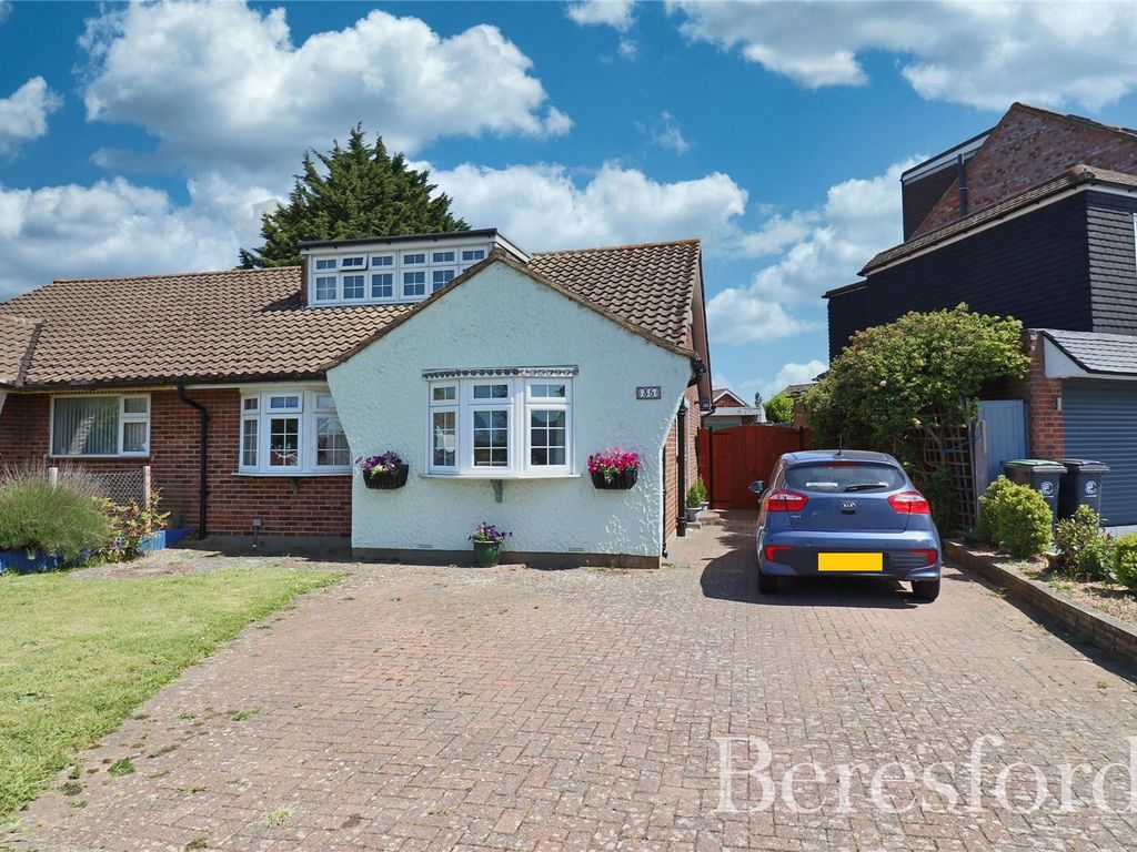 3 bed bungalow for sale in Mayflower Way, Ongar CM5, £470,000