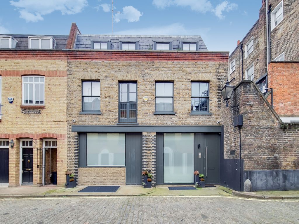 5 bed mews house to rent in Thornton Place, London W1H, £12,567 pcm