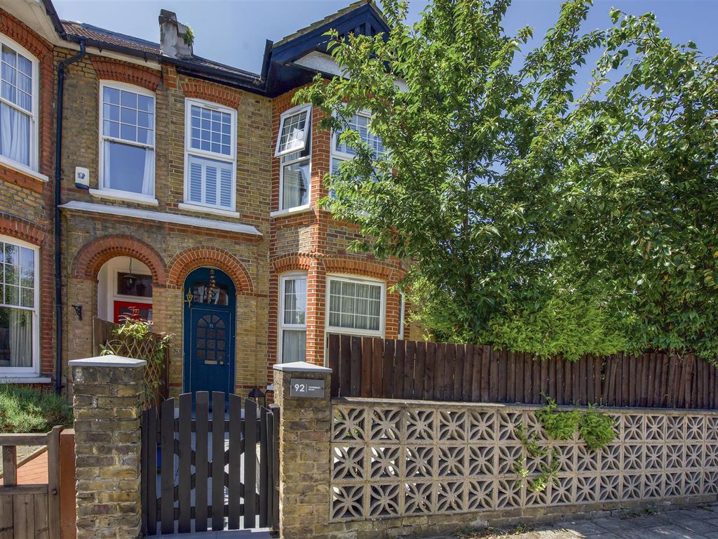 3 bed flat for sale in Thornbury Road, Osterley, Isleworth TW7, £575,000