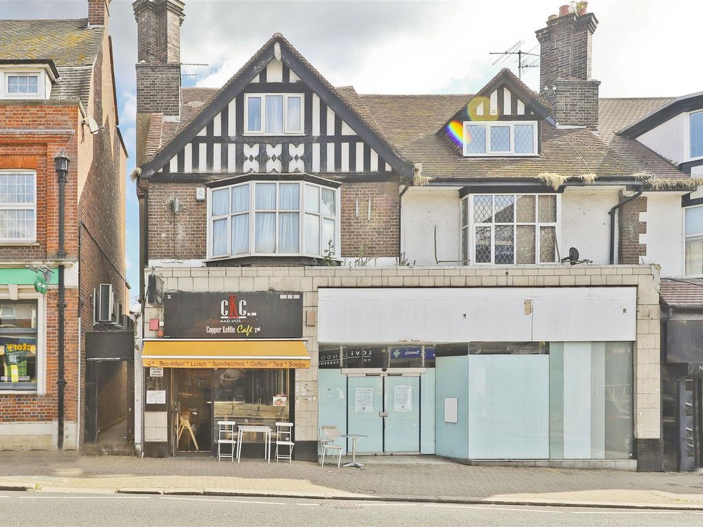 4 bed flat for sale in Bridge Street, Pinner HA5, £450,000