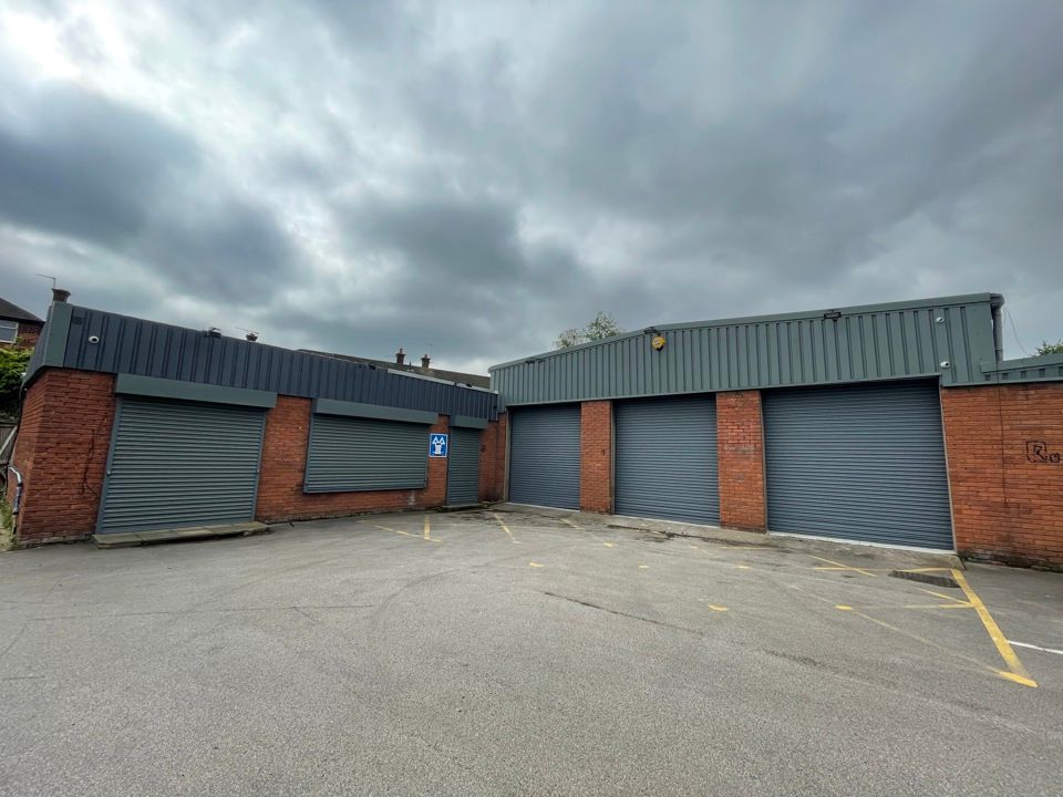 Light industrial to let in Picow Farm Road, Runcorn, Cheshire WA7, £36,000 pa