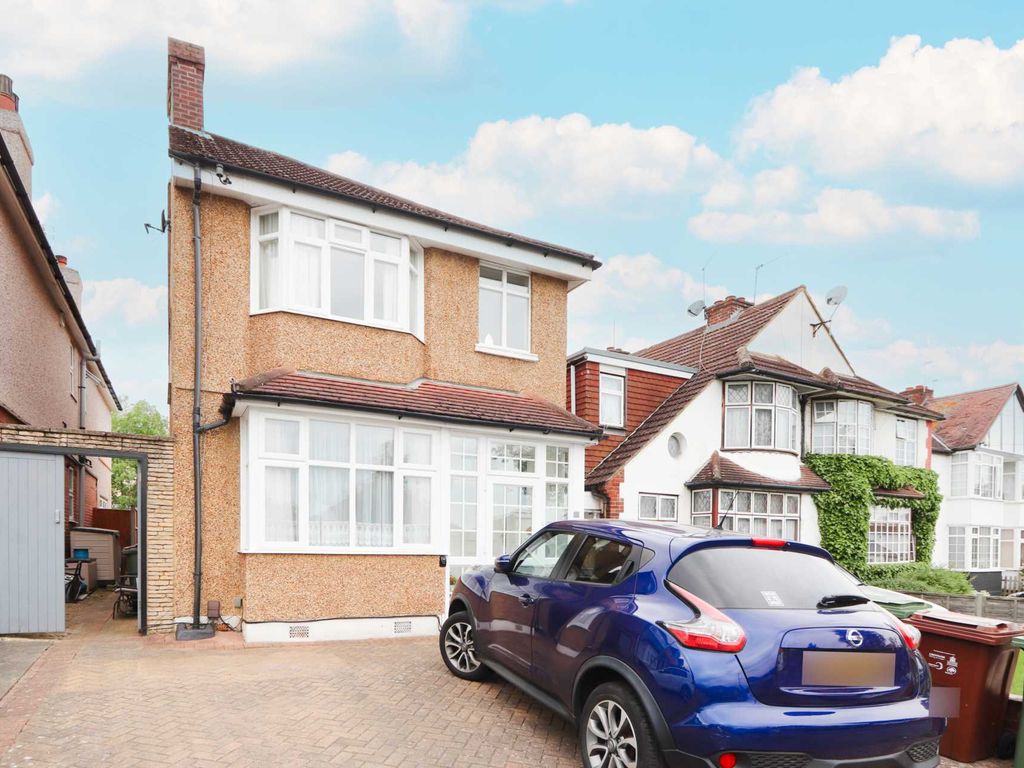 5 bed detached house for sale in Langley Avenue, Worcester Park KT4, £685,000