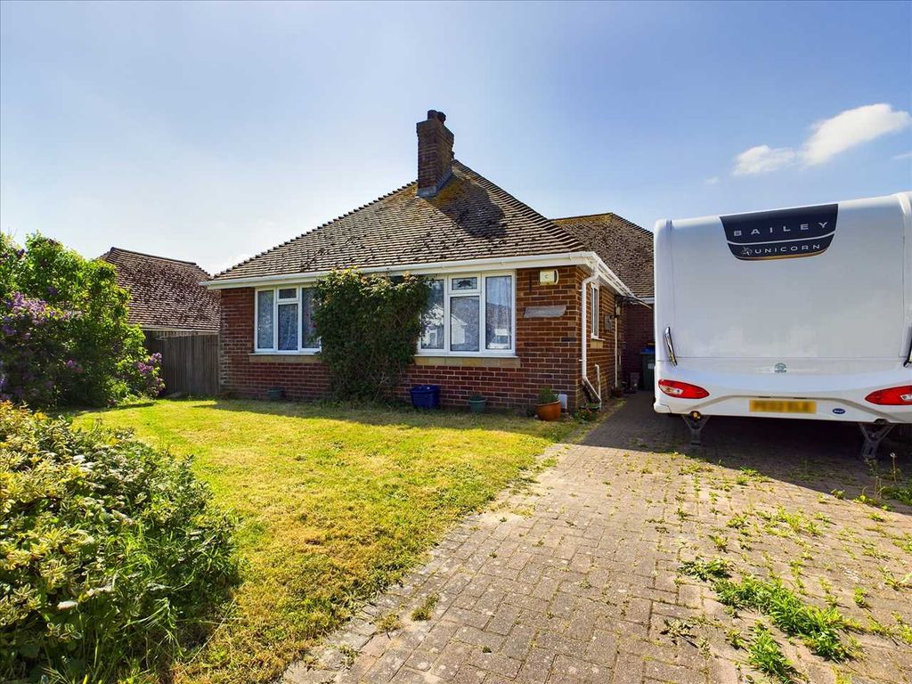 4 bed bungalow for sale in Searle Avenue, Peacehaven BN10, £399,950