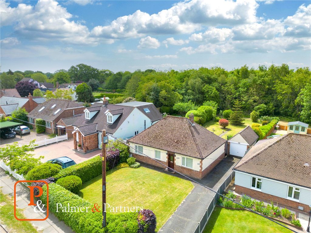 3 bed bungalow for sale in Gosbecks Road, Colchester, Essex CO2, £425,000