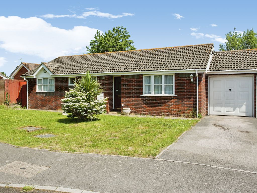 3 bed bungalow for sale in Bilberry Close, Locks Heath, Southampton, Hampshire SO31, £370,000