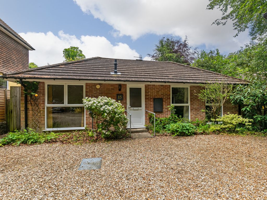 3 bed detached bungalow for sale in Sparkford Road, Winchester SO22, £650,000
