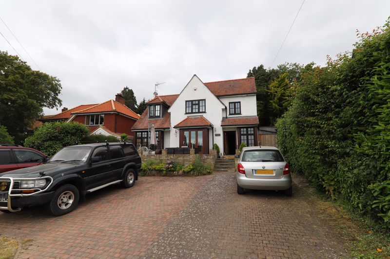 5 bed property for sale in Chess Lane, Rickmansworth WD3, £1,600,000