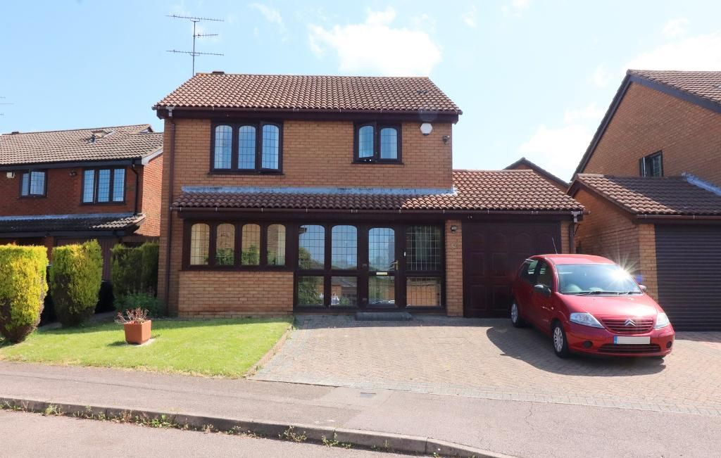 3 bed detached house for sale in Fernheath, Luton, Bedfordshire LU3, £410,000