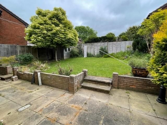 3 bed detached house for sale in Fernheath, Luton, Bedfordshire LU3, £410,000
