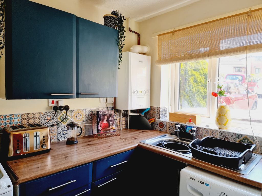2 bed terraced house for sale in New Walls, Bristol BS4, £162,000
