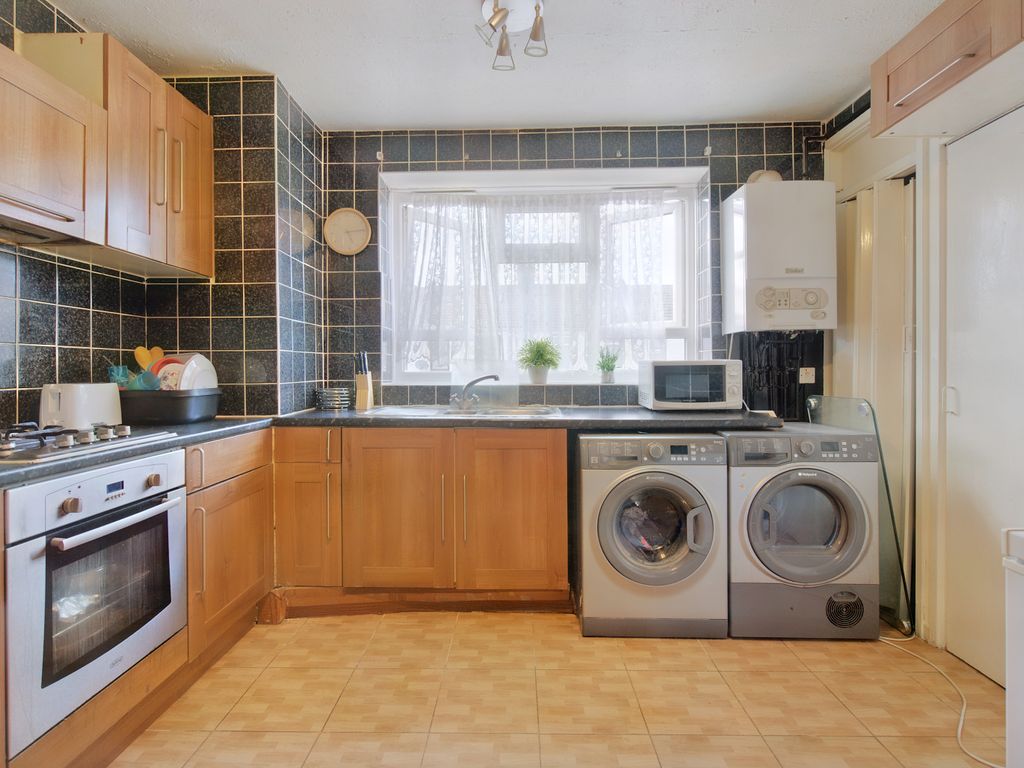 3 bed flat for sale in Halley Road, London E12, £360,000