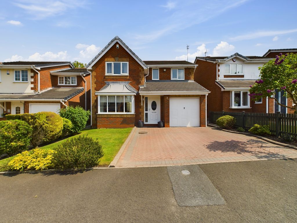 4 bed detached house for sale in Badger Close, Rochdale OL16, £390,000