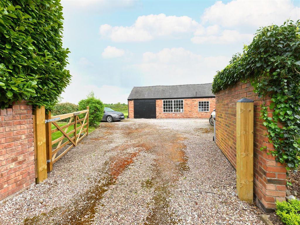 4 bed detached house for sale in Village Farm, Church Minshull, Nantwich CW5, £625,000