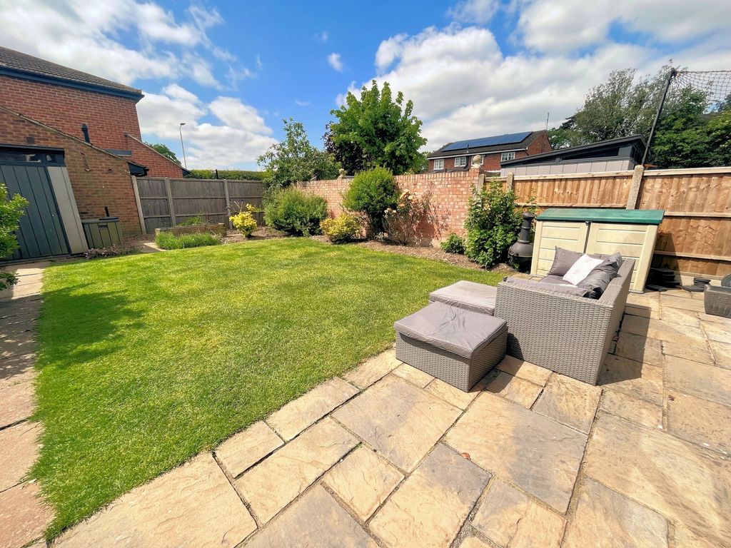 3 bed detached house for sale in Thamesdale, London Colney AL2, £595,000