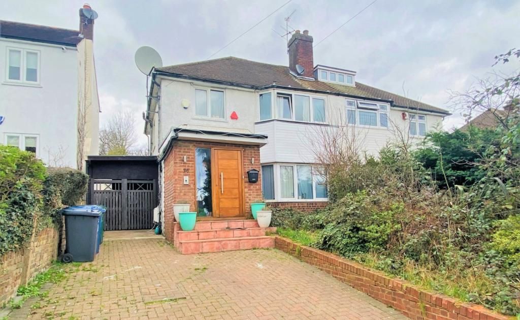 4 bed property for sale in Wise Lane, London NW7, £950,000