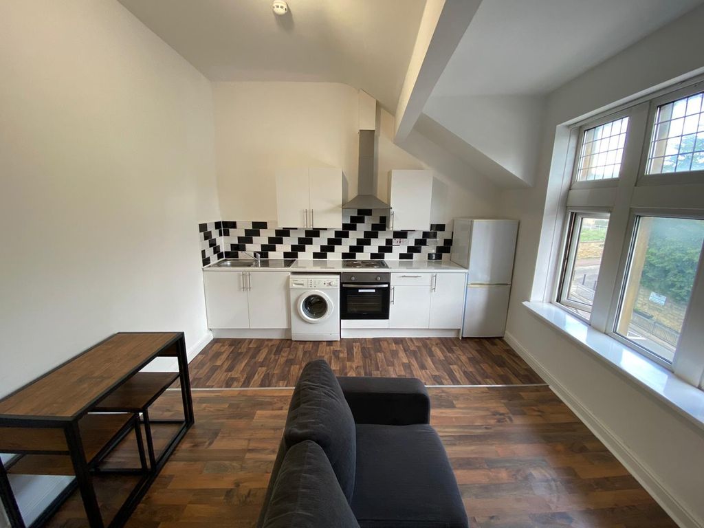 1 bed terraced house to rent in Chapeltown Road, Leeds LS7, £758 pppm
