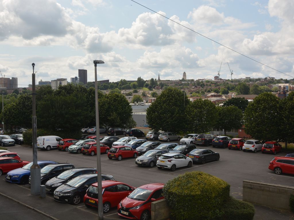 1 bed terraced house to rent in Chapeltown Road, Leeds LS7, £758 pppm