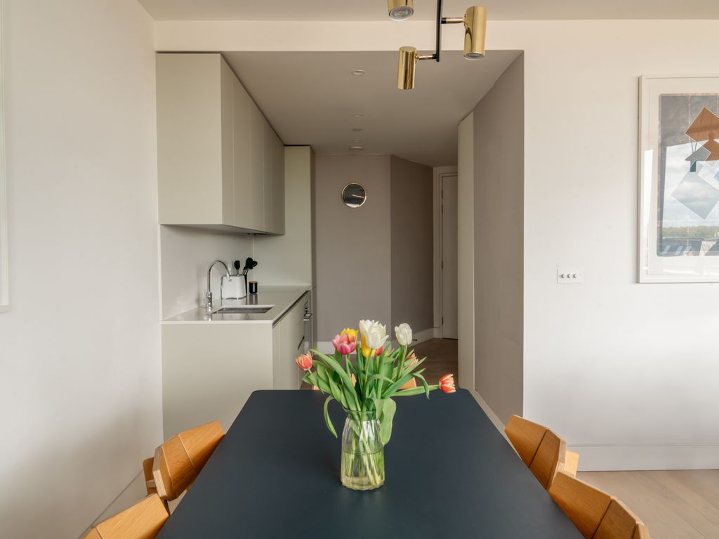 2 bed flat for sale in Penn Street, London N1, £830,000