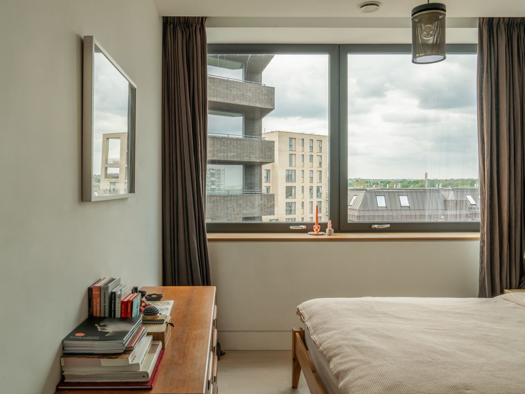 2 bed flat for sale in Penn Street, London N1, £830,000