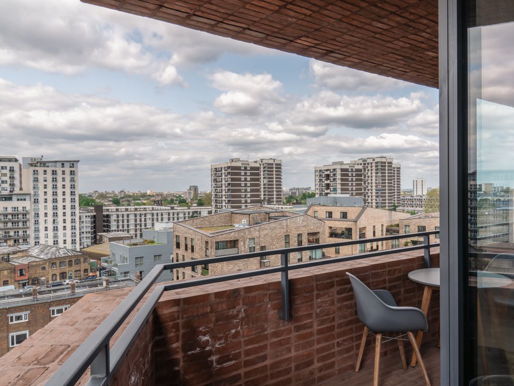 2 bed flat for sale in Penn Street, London N1, £830,000