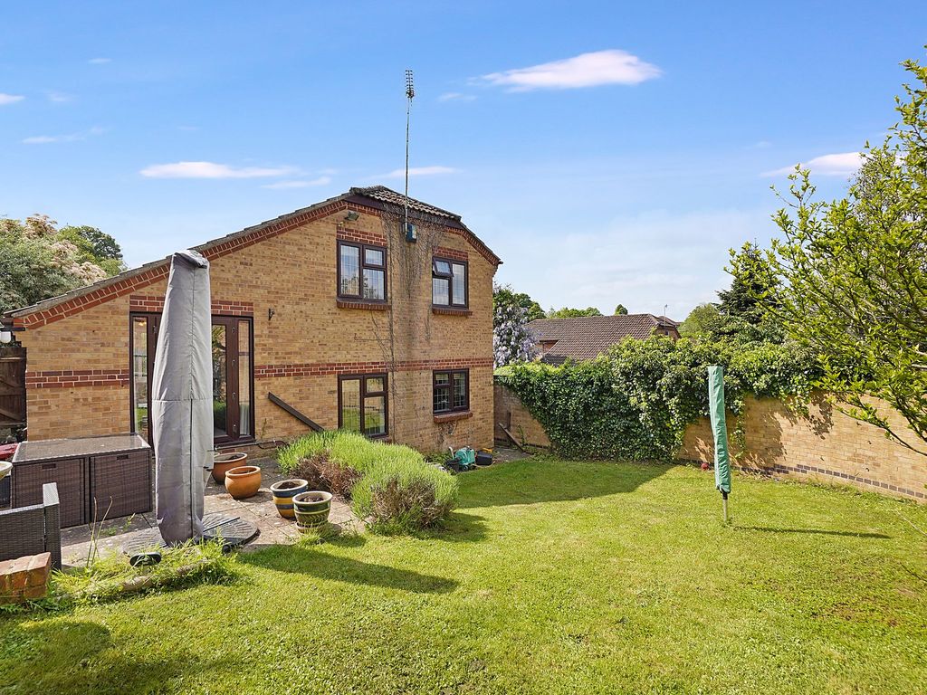 4 bed detached house for sale in Millbrook Close, Maidstone ME15, £460,000