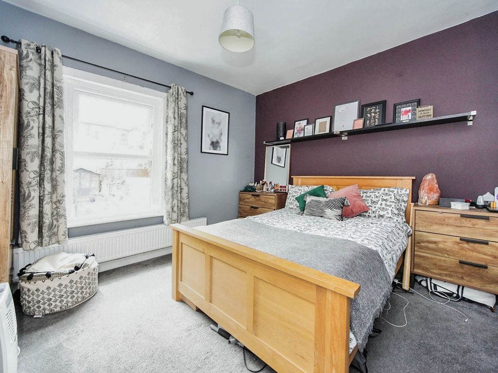 2 bed terraced house for sale in Baker Street, Luton LU1, £215,000