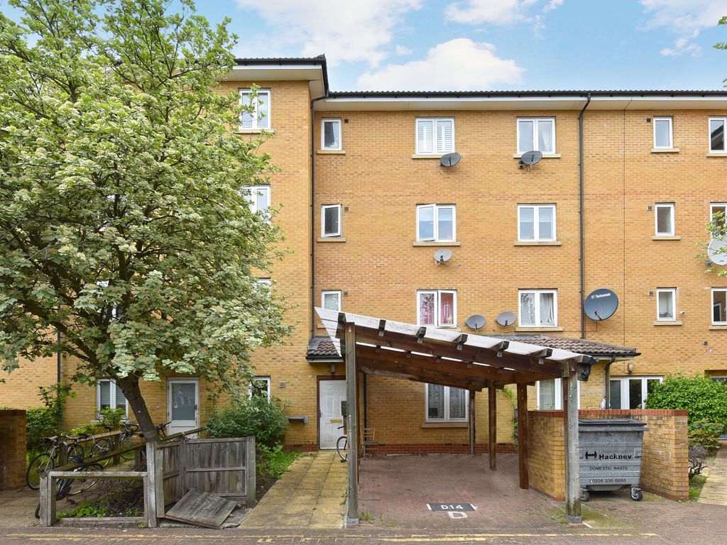 3 bed flat for sale in Eastway, London E9, £449,500