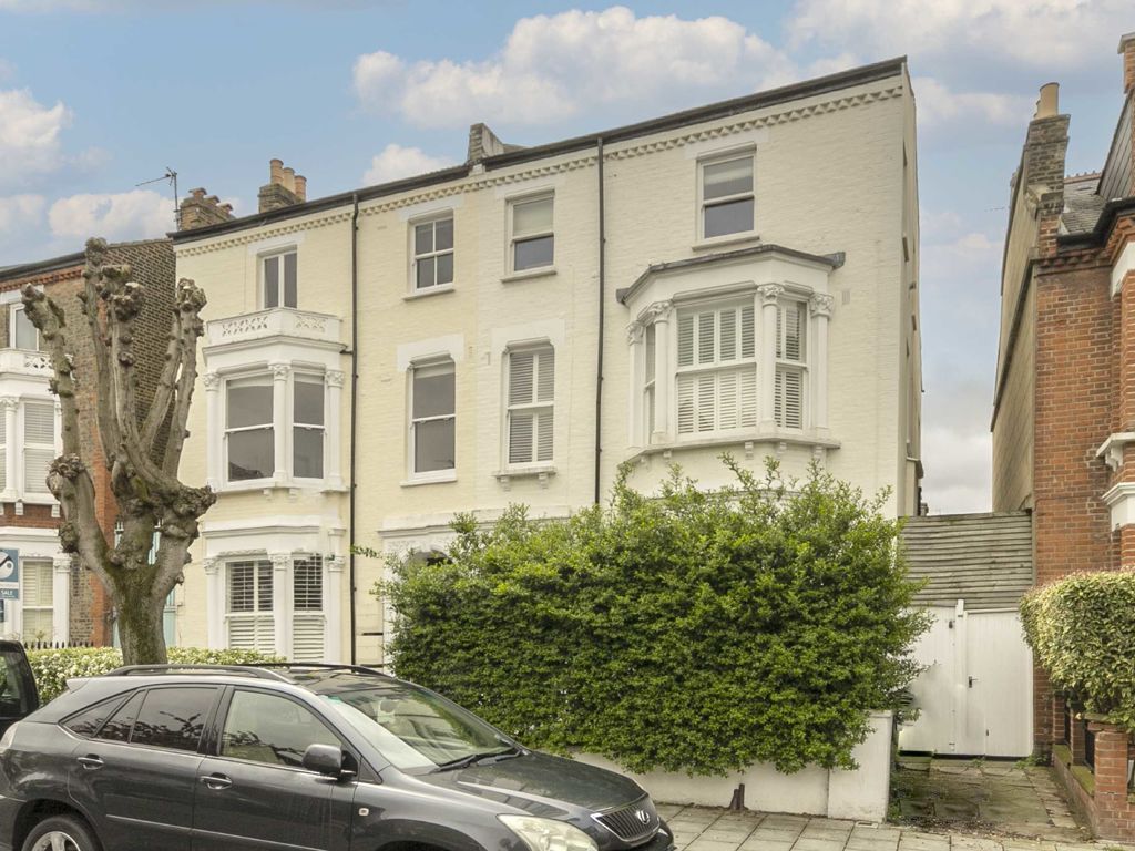 3 bed flat for sale in Elms Road, London SW4, £650,000