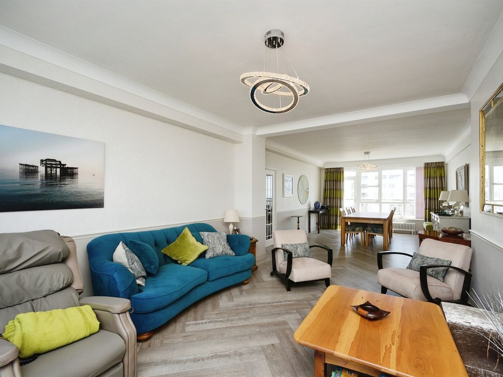 3 bed flat for sale in Marine Gate, Marine Drive, Brighton BN2, £585,000
