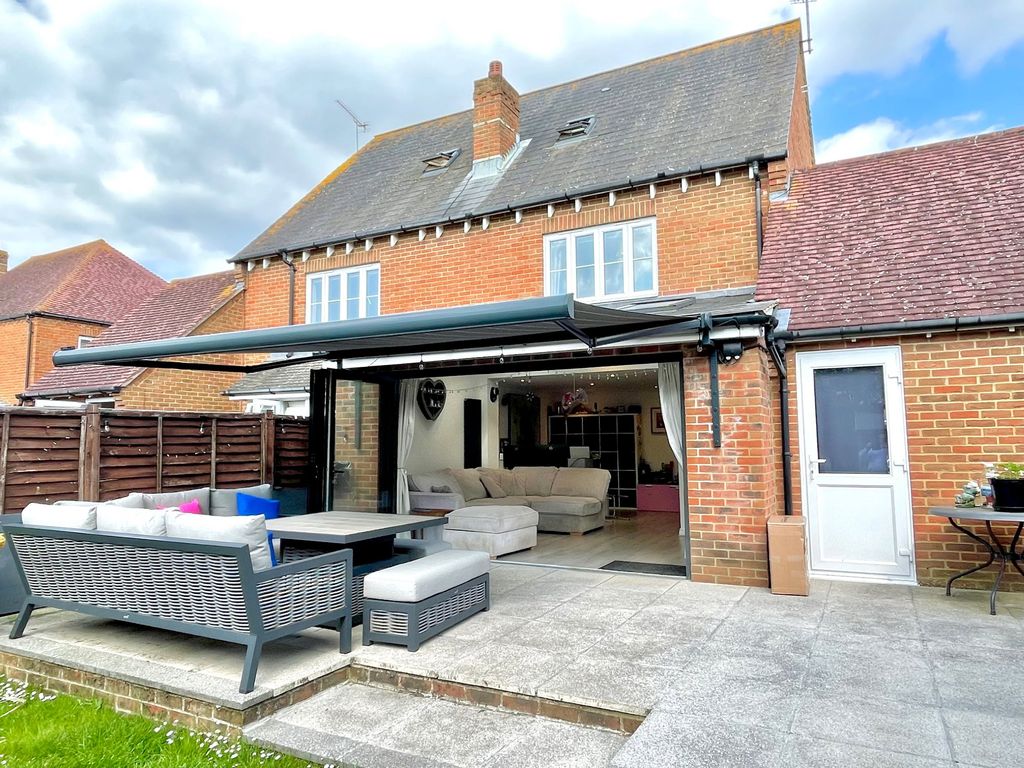 3 bed semi-detached house for sale in The Walkway, Angmering, Littlehampton BN16, £475,000