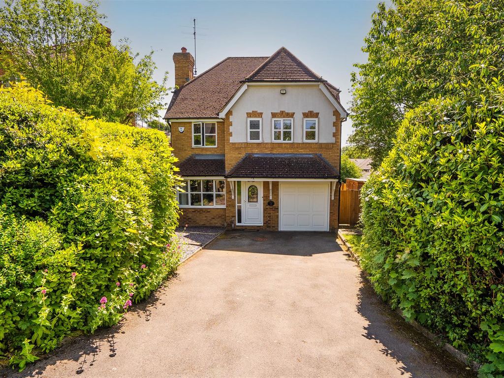 4 bed detached house for sale in Thanstead Copse, Loudwater, High Wycombe HP10, £675,000