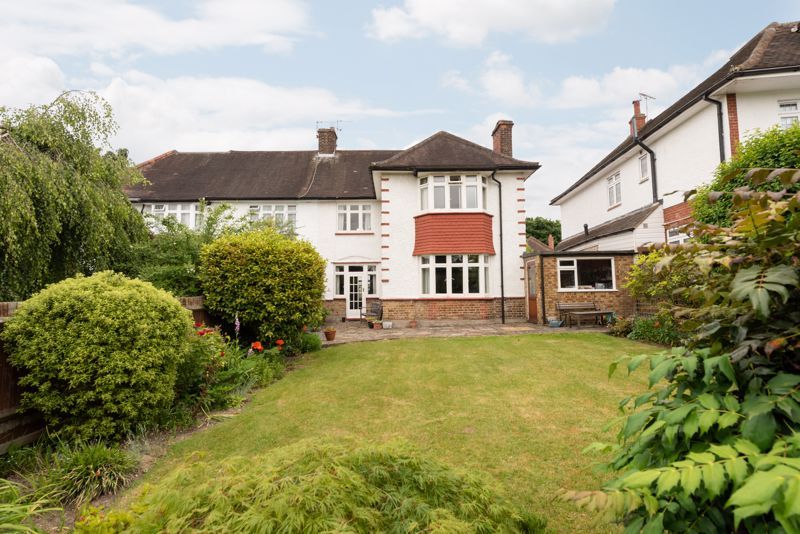 3 bed semi-detached house for sale in The Ridgeway, London N14, £895,000